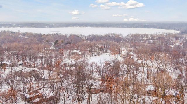 20 Spring Farm Lane, North Oaks, MN 55127