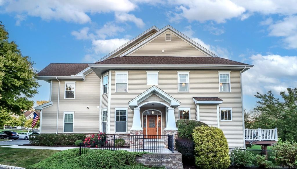 6 Paulding Terrace 6, Danbury, CT 06810