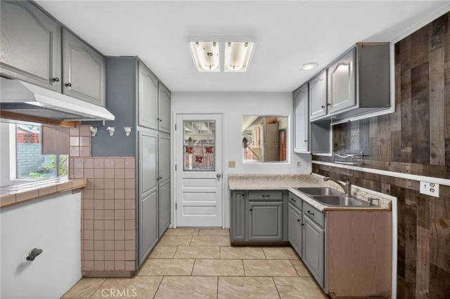 291 W Whittier, Hemet, CA 92543