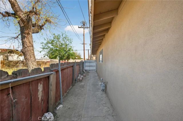 291 W Whittier, Hemet, CA 92543