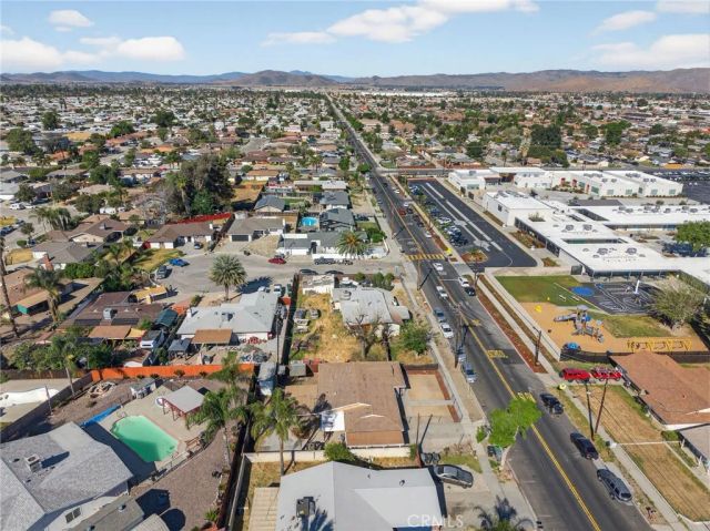 291 W Whittier, Hemet, CA 92543