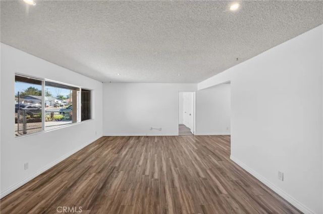 291 W Whittier, Hemet, CA 92543