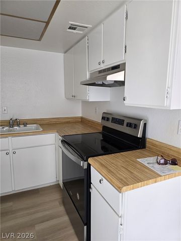 5060 Newport Cove Drive B, Las Vegas, NV 89119