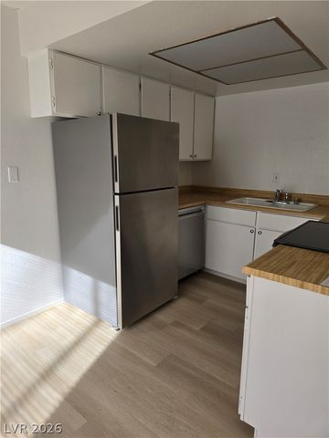 5060 Newport Cove Drive B, Las Vegas, NV 89119