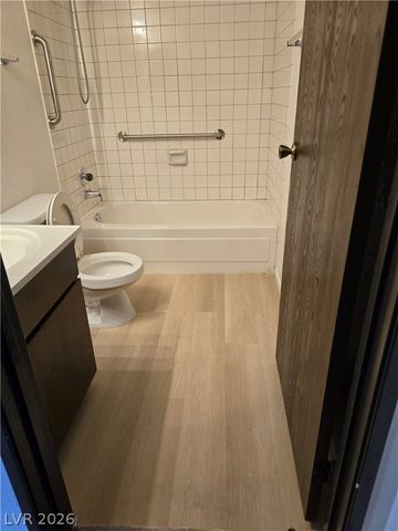 5060 Newport Cove Drive B, Las Vegas, NV 89119