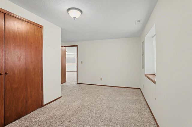 605 W Point Cir, Andover, KS 67002
