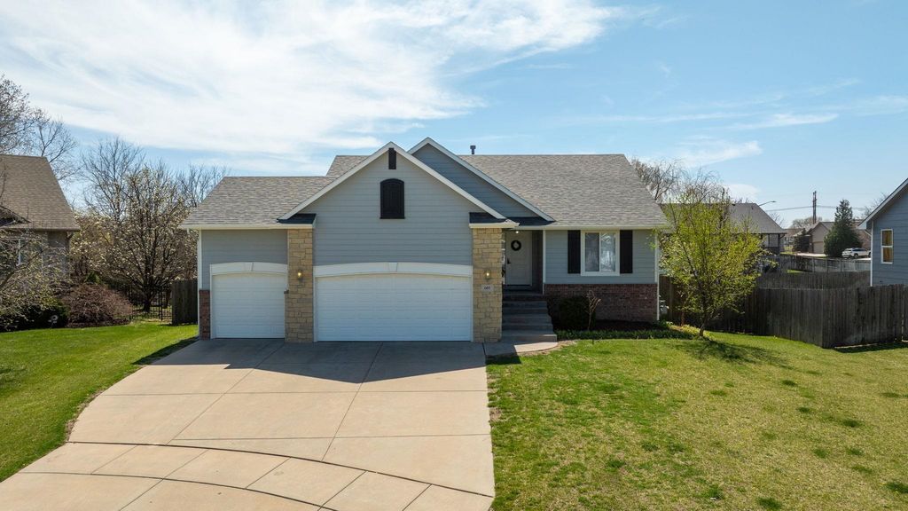 605 W Point Cir, Andover, KS 67002