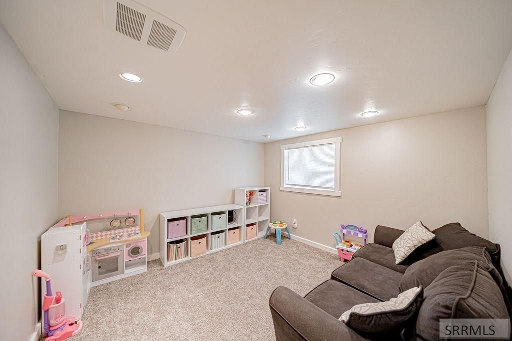 Image 18 of property listing at 580 Flamingo Avenue, Shelley, ID 83274