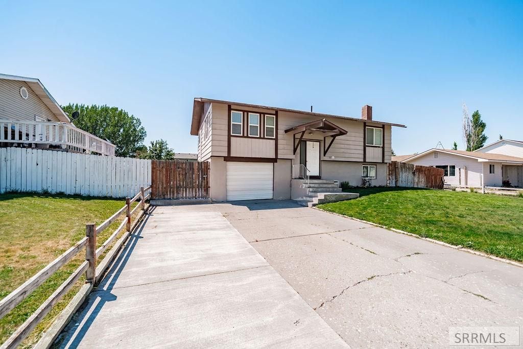Image 3 of property listing at 580 Flamingo Avenue, Shelley, ID 83274