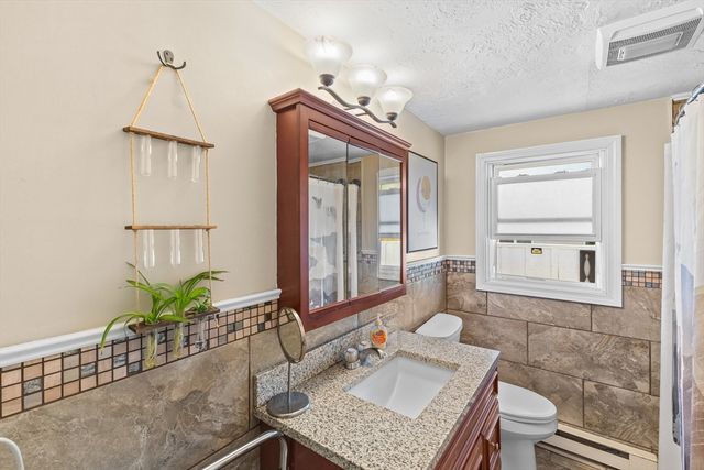 9 Williams St, Dudley, MA 01571
