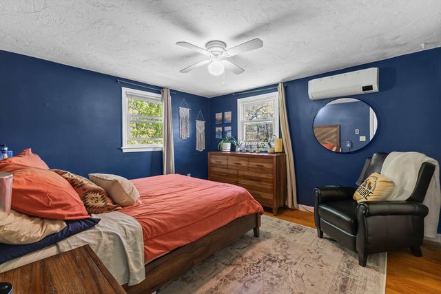 9 Williams St, Dudley, MA 01571