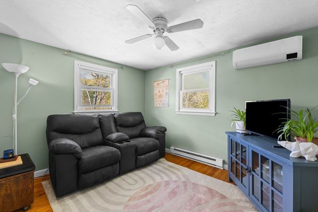9 Williams St, Dudley, MA 01571