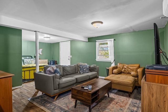 9 Williams St, Dudley, MA 01571