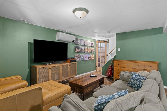 9 Williams St, Dudley, MA 01571