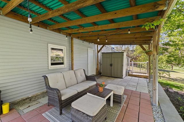 9 Williams St, Dudley, MA 01571