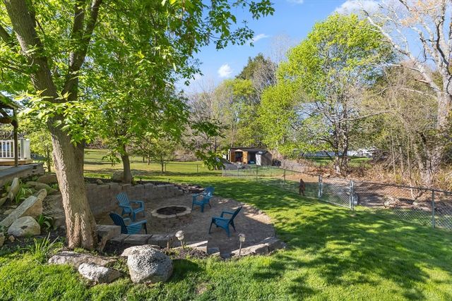 9 Williams St, Dudley, MA 01571