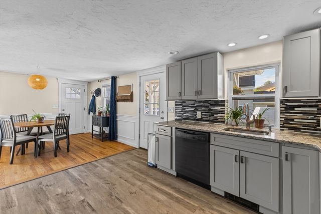 9 Williams St, Dudley, MA 01571