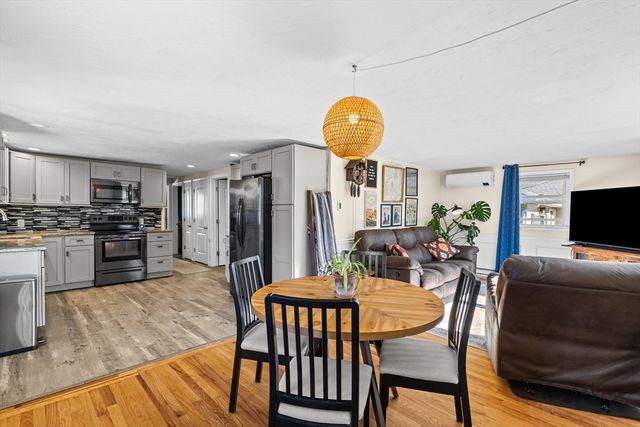 9 Williams St, Dudley, MA 01571