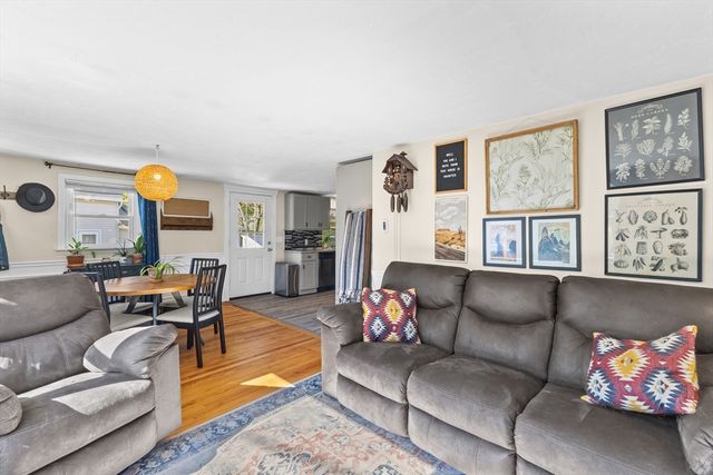 9 Williams St, Dudley, MA 01571