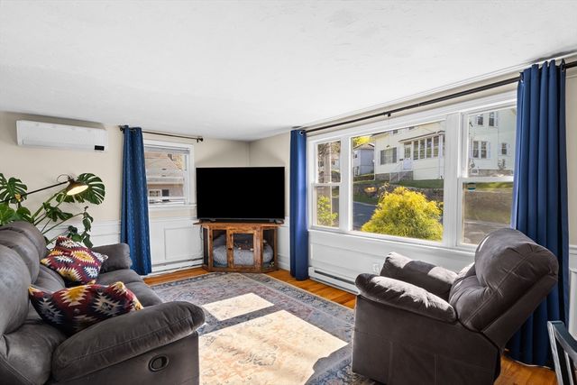 9 Williams St, Dudley, MA 01571