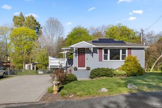9 Williams St, Dudley, MA 01571