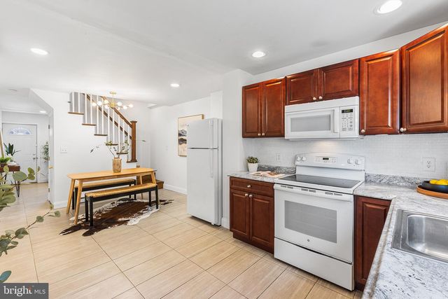 621 E FLORA ST, Philadelphia, PA 19125