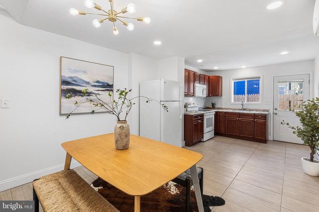 621 E FLORA ST, Philadelphia, PA 19125