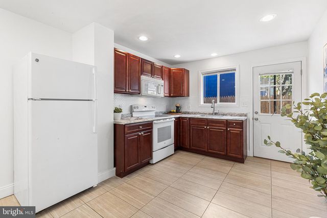 621 E FLORA ST, Philadelphia, PA 19125