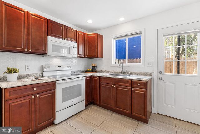 621 E FLORA ST, Philadelphia, PA 19125