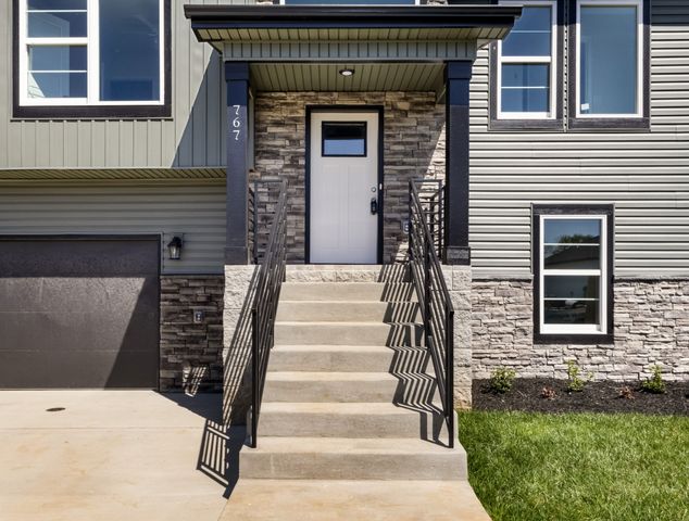 1010 Cherry Acres Dr, Clarksville, TN 37042