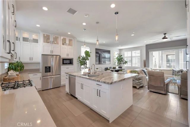 2105 Two Harbors Circle, Costa Mesa, CA 92627