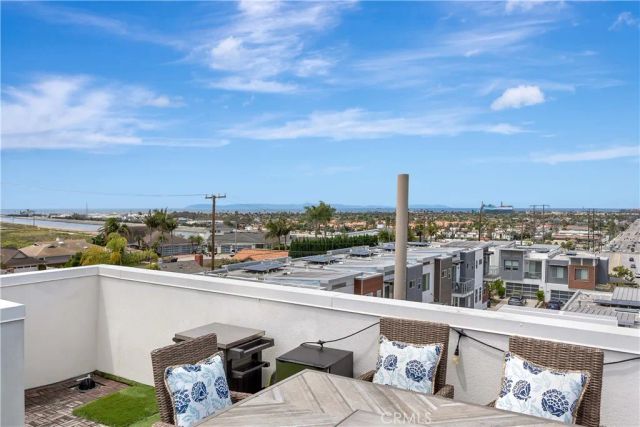 2105 Two Harbors Circle, Costa Mesa, CA 92627