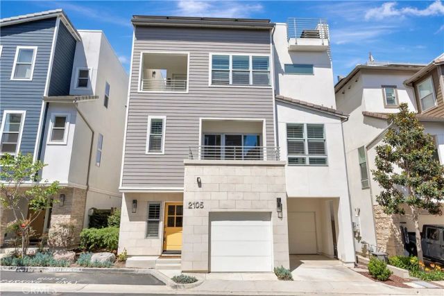 2105 Two Harbors Circle, Costa Mesa, CA 92627