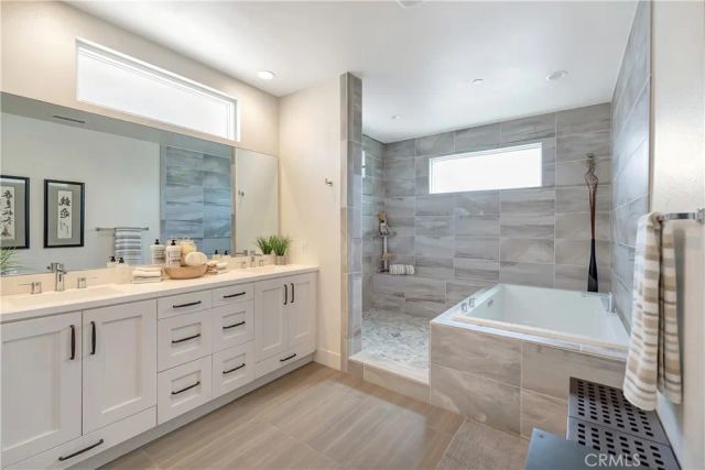 2105 Two Harbors Circle, Costa Mesa, CA 92627