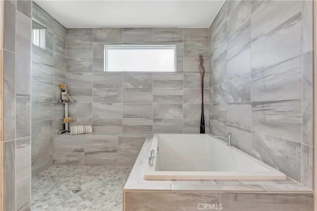 2105 Two Harbors Circle, Costa Mesa, CA 92627