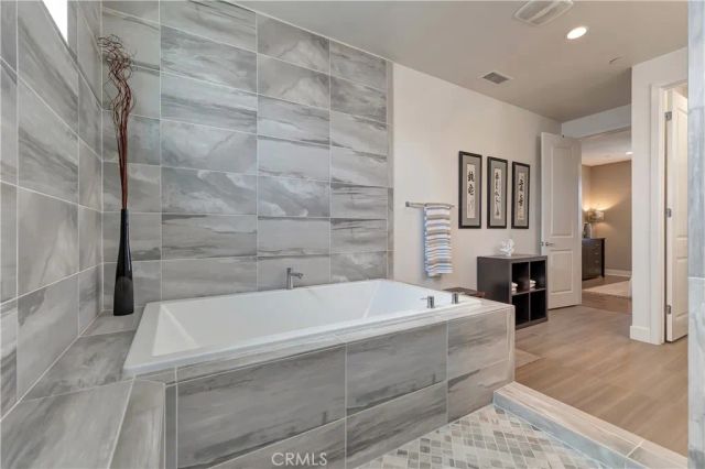 2105 Two Harbors Circle, Costa Mesa, CA 92627