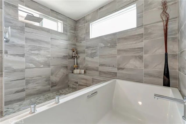2105 Two Harbors Circle, Costa Mesa, CA 92627