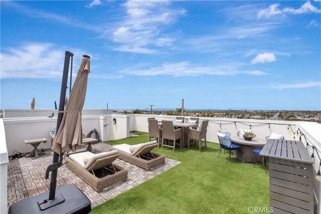 2105 Two Harbors Circle, Costa Mesa, CA 92627