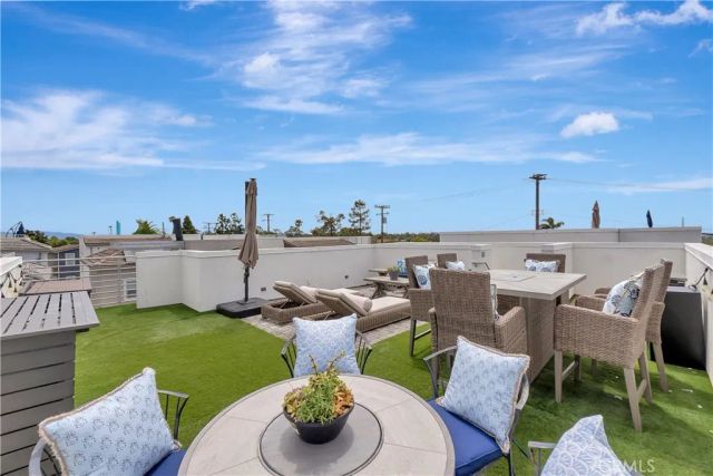 2105 Two Harbors Circle, Costa Mesa, CA 92627