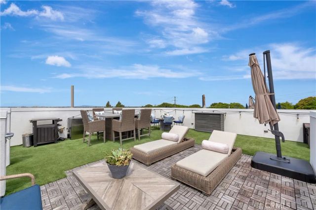 2105 Two Harbors Circle, Costa Mesa, CA 92627