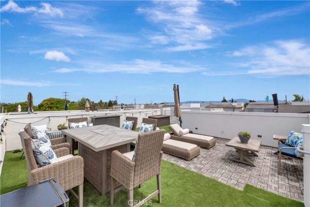 2105 Two Harbors Circle, Costa Mesa, CA 92627