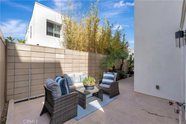 2105 Two Harbors Circle, Costa Mesa, CA 92627