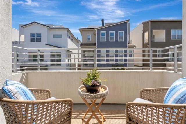 2105 Two Harbors Circle, Costa Mesa, CA 92627