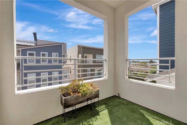 2105 Two Harbors Circle, Costa Mesa, CA 92627