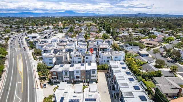 2105 Two Harbors Circle, Costa Mesa, CA 92627