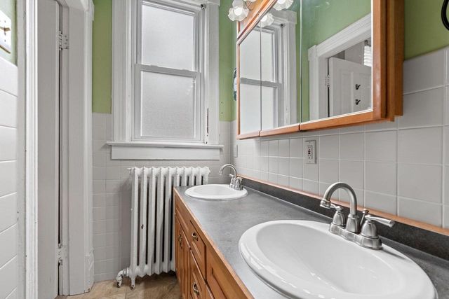 637 S MONROE AVENUE, Green Bay, WI 54301