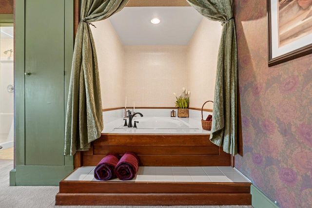 637 S MONROE AVENUE, Green Bay, WI 54301