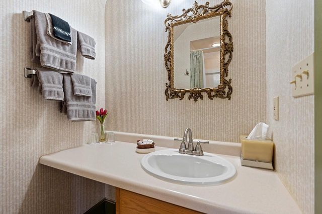 637 S MONROE AVENUE, Green Bay, WI 54301