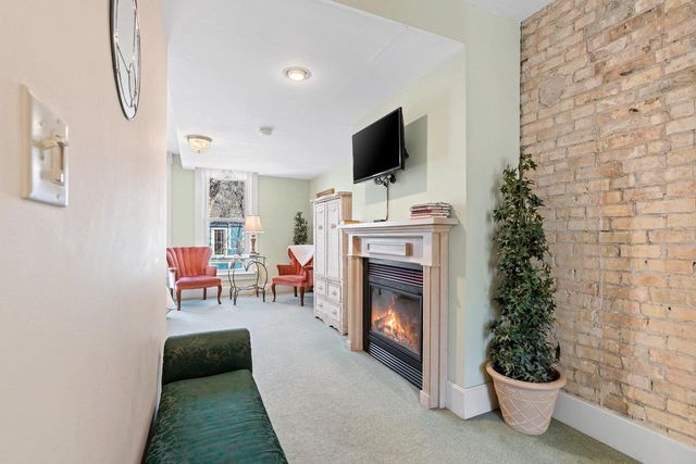 637 S MONROE AVENUE, Green Bay, WI 54301