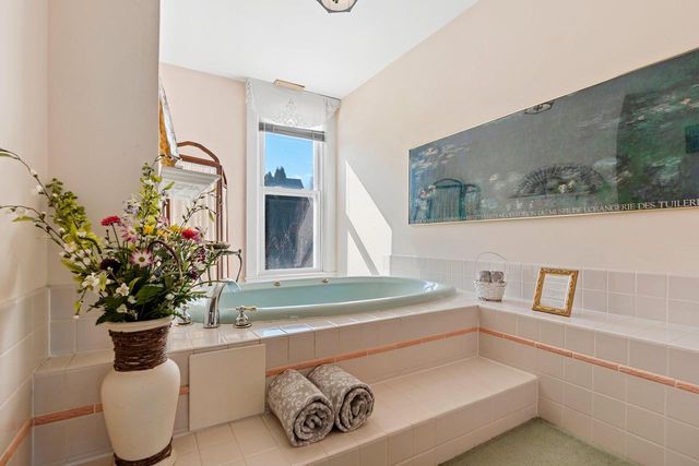 637 S MONROE AVENUE, Green Bay, WI 54301